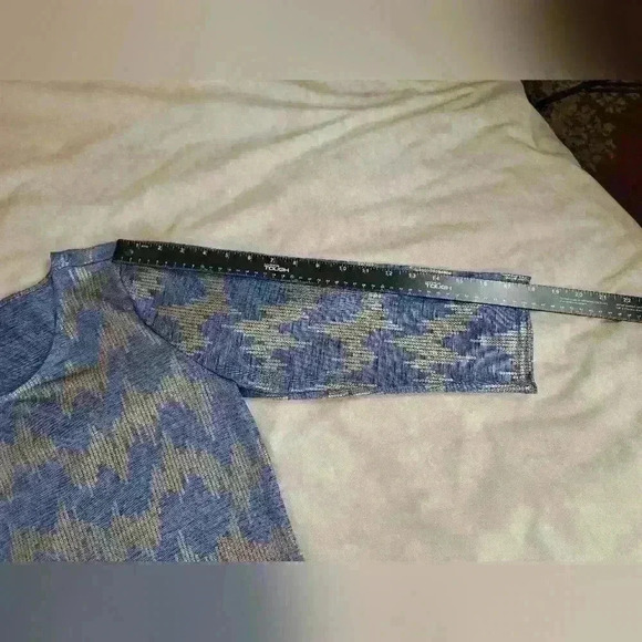 PECK & PECK  Sheer Light Blue Metallic Gold Top Size L - Picture 10 of 11